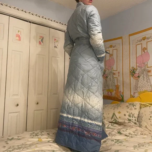 Vintage 70s Goose Downfilled Quilted Pastel blue floor length winter jacket! - Picture 4 of 15
